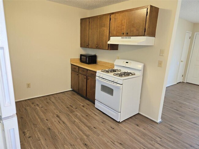 Building Photo - 262 Joyce St