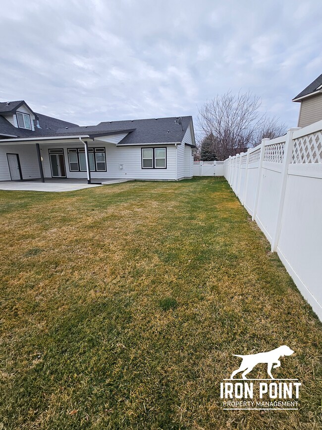 Building Photo - 3bed/3bath in sought after Nampa neighborhood w/3 car garage and large bonus room.