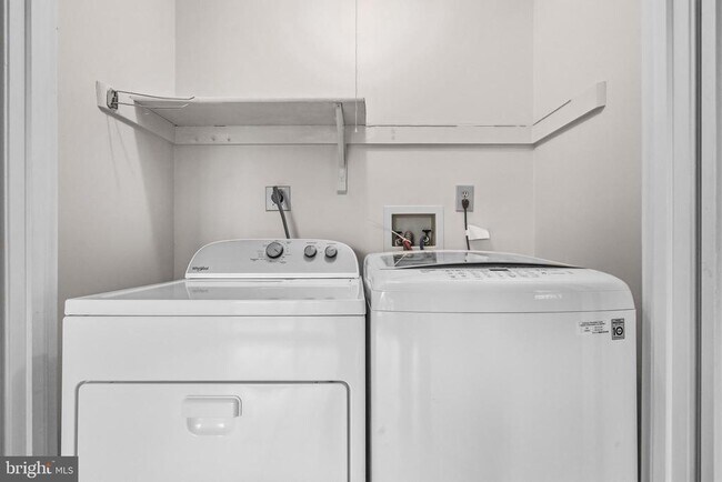 Building Photo - 7520 Royal Dominion Dr