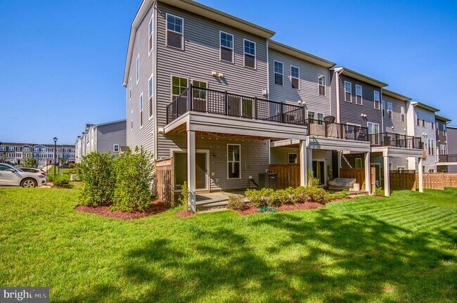 Building Photo - 135 Wake Robin Ct