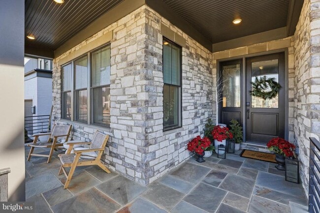 Building Photo - 9725 Lantana Wy