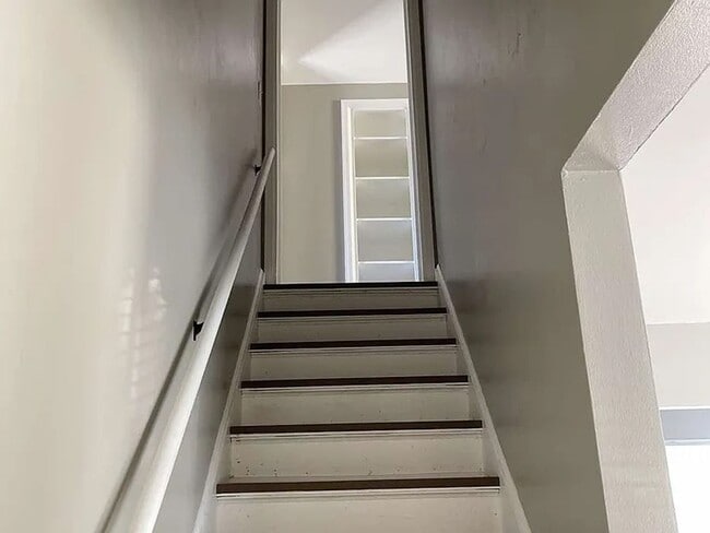 Building Photo - Cozy 4 bedroom, 1 bathroom Cape cod.