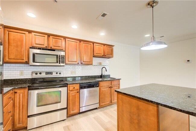 Building Photo - 304 Madison Ct