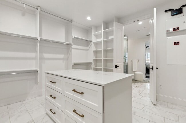 Building Photo - 28 Comillas Dr