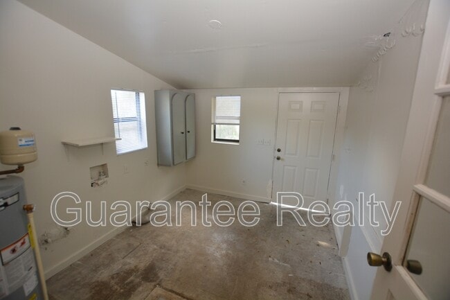 Building Photo - 2246 SE 3rd Ave