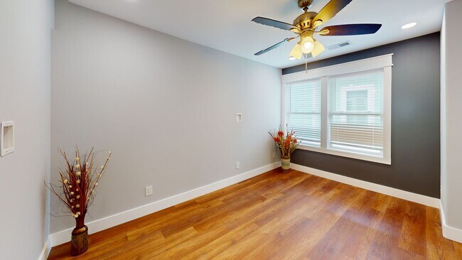 Building Photo - FA1315 18BR TRIPLEX (6/6/6)