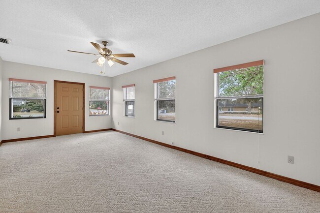 Building Photo - Spacious 2/2 in Leesburg Near Treadway Elementary – Bonus Room