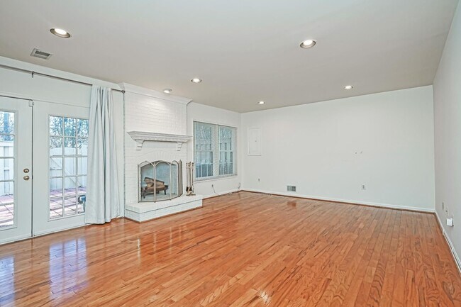 Building Photo - 2143 Wolftrap Ct