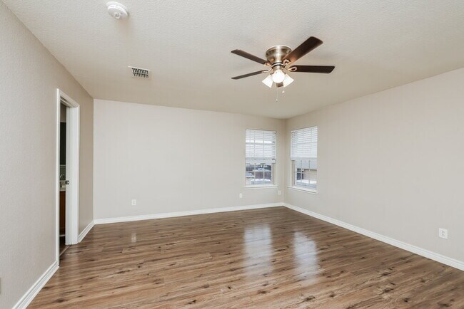 Building Photo - 310 Quail Run Rd