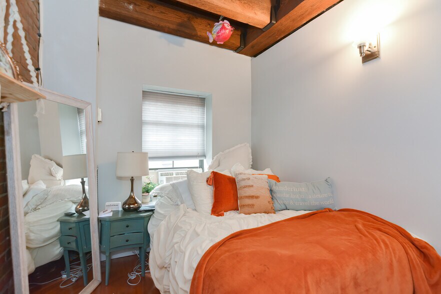 Building Photo - 99 Fulton St