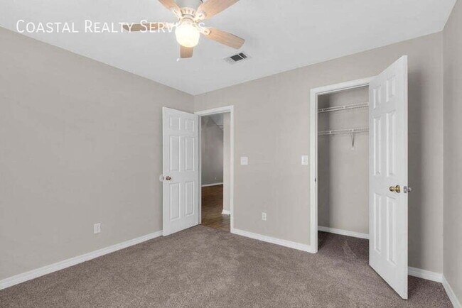 Building Photo - 924 Emily Cir