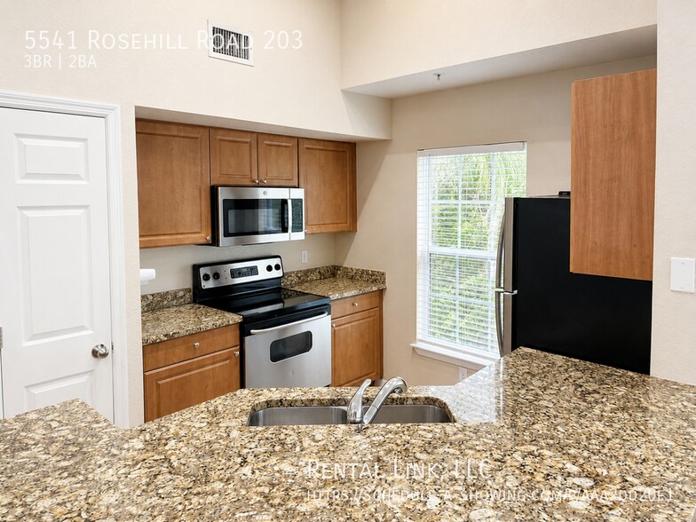 Building Photo - 5541 Rosehill Rd
