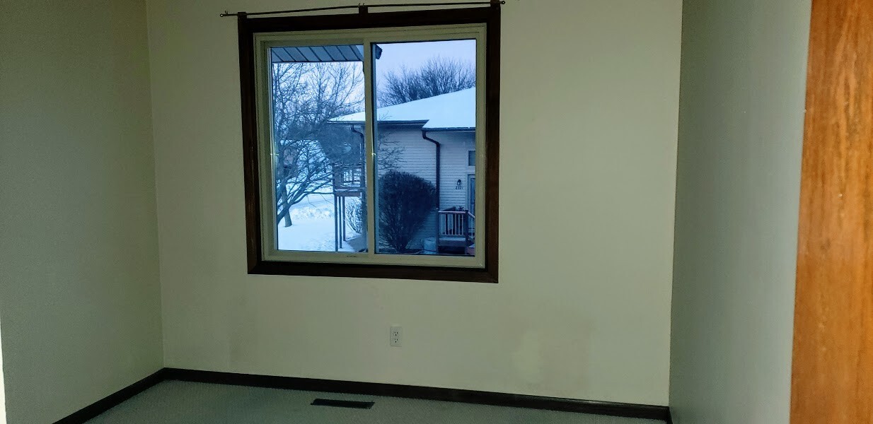 Building Photo - 2323 Amberwood Dr