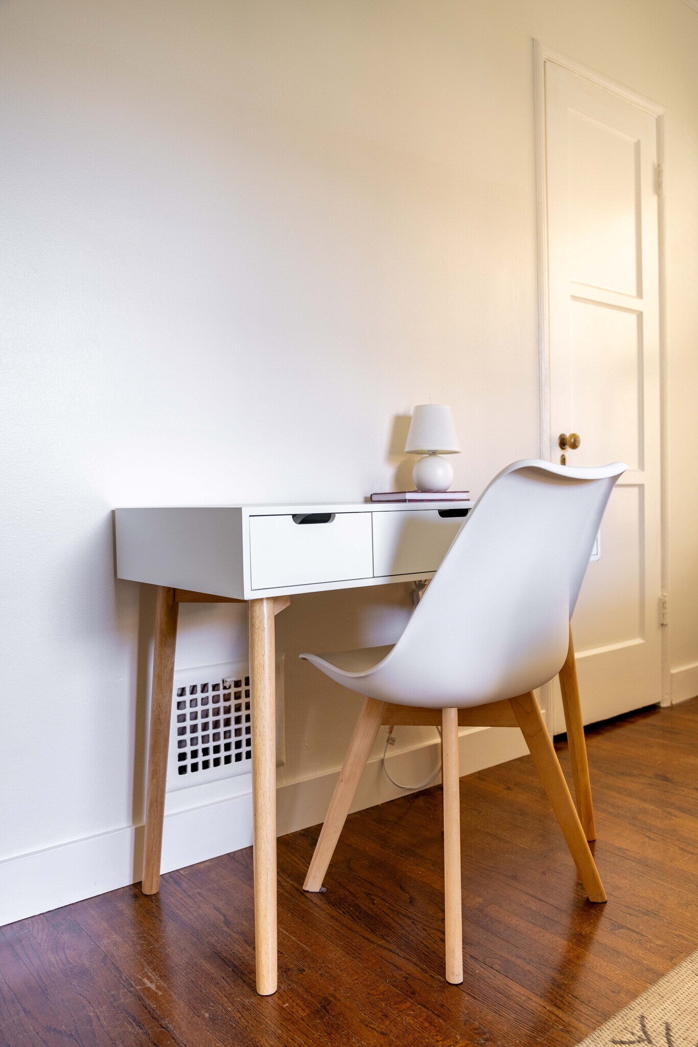 Bedroom - 1290 Devon Ave