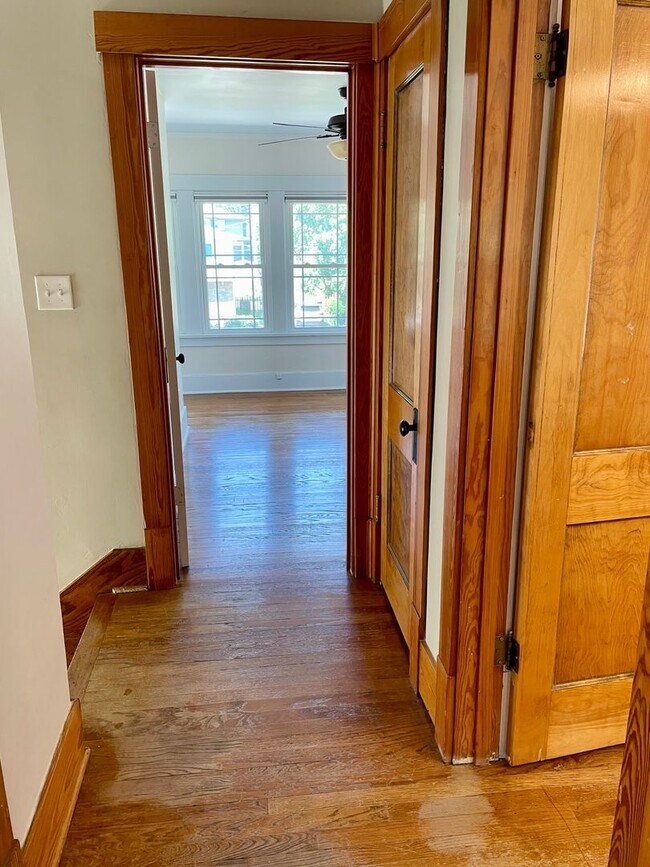 Building Photo - Beautiful & Spacious 3 Bedroom Rental Home...