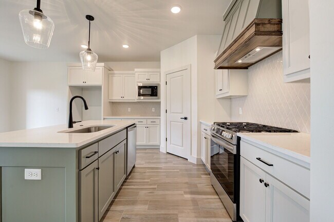 Building Photo - 2116 Josslyn Pl