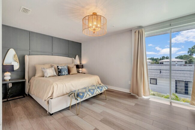 Building Photo - 428 W Swoope Ave