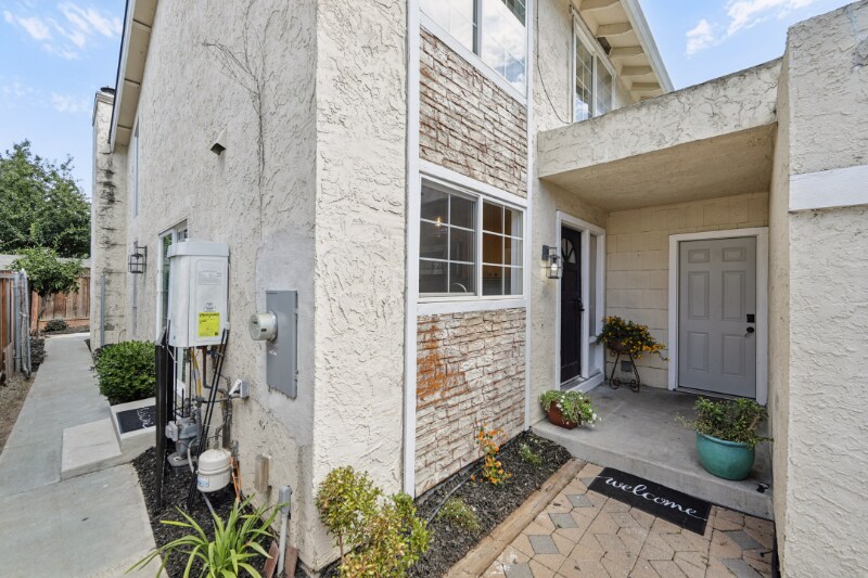 Building Photo - 1040 N Capitol Ave