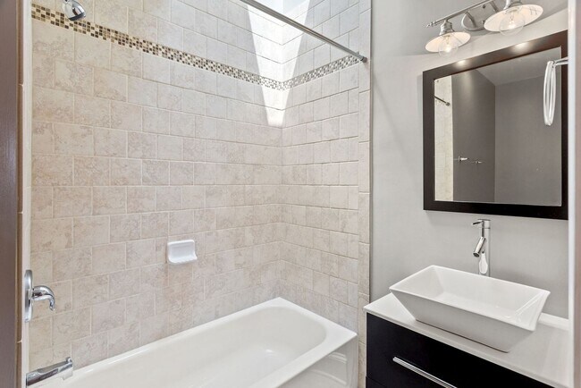 Building Photo - Available Now! 5 Minute Walk From Nats Par...