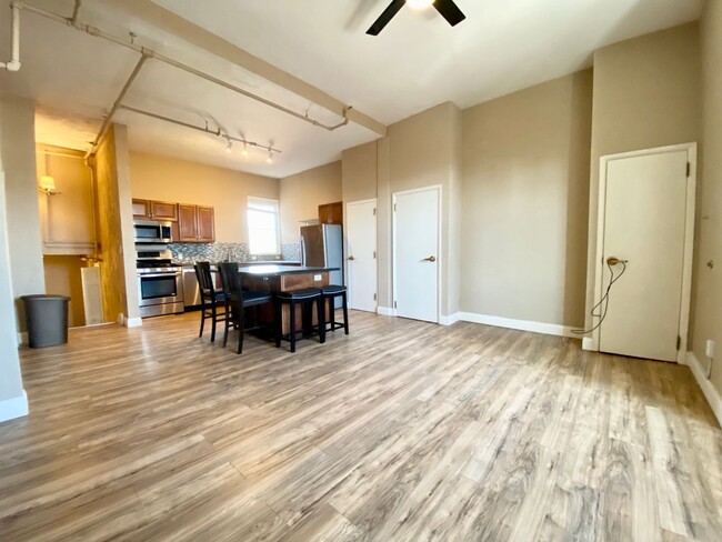 Building Photo - 1305 Allegheny Ave