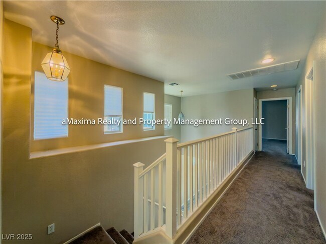 Building Photo - 3824 Hollycroft Dr