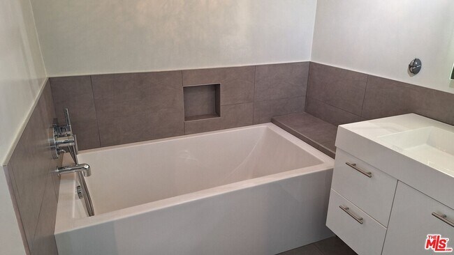 Building Photo - 4751 La Villa Marina