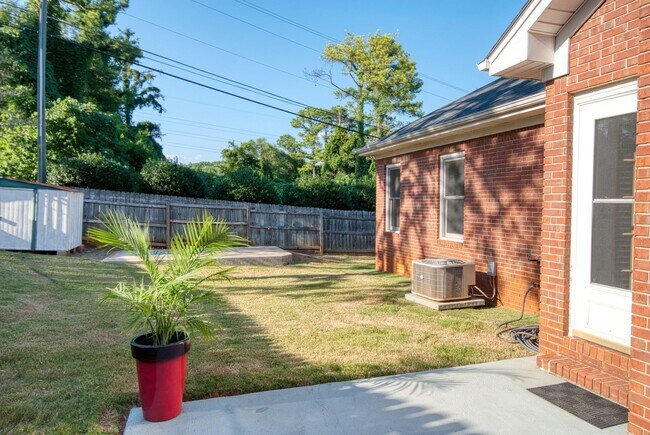 Building Photo - 1000 Eagle Pass Way