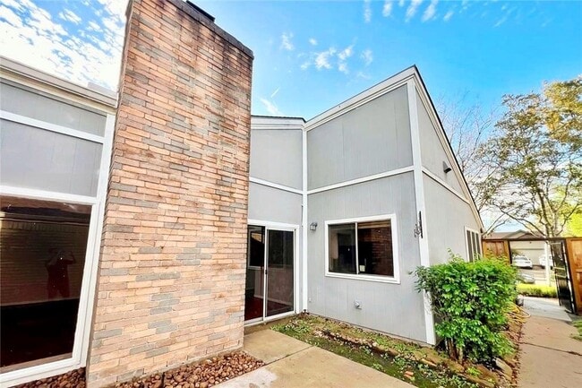 Building Photo - 11954 Brook Meadows Ln
