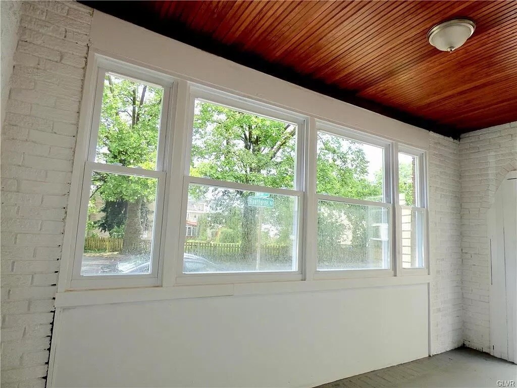 Building Photo - 722 Hawthorne Rd