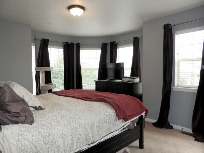 Building Photo - Central Park Home For Rent! Corner Unit!