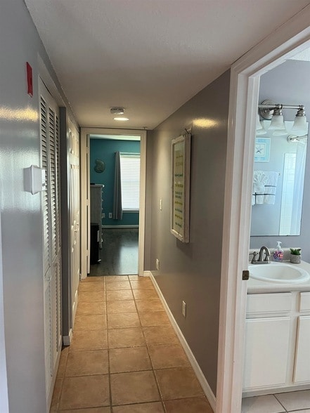 Building Photo - 210 Sixteenth St