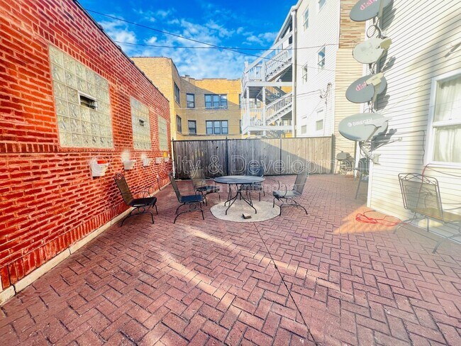 Building Photo - 6124 S Whipple St