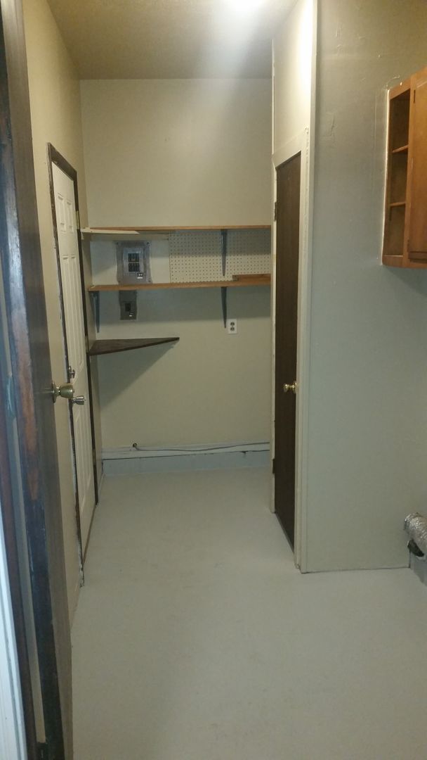 Building Photo - Vibrant 3 bedroom 1 bathroom