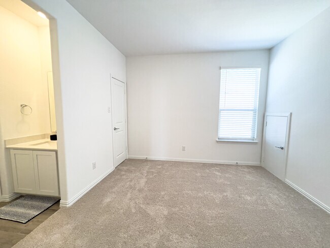 Building Photo - 2533 Olvera Ct