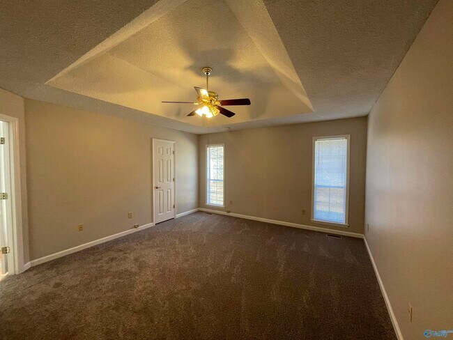 Building Photo - 100 Medicine Bend Ct