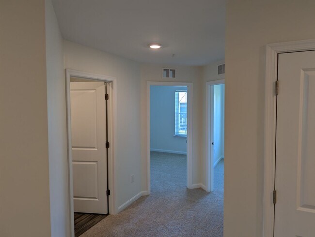 Building Photo - 450 Locust Run Dr