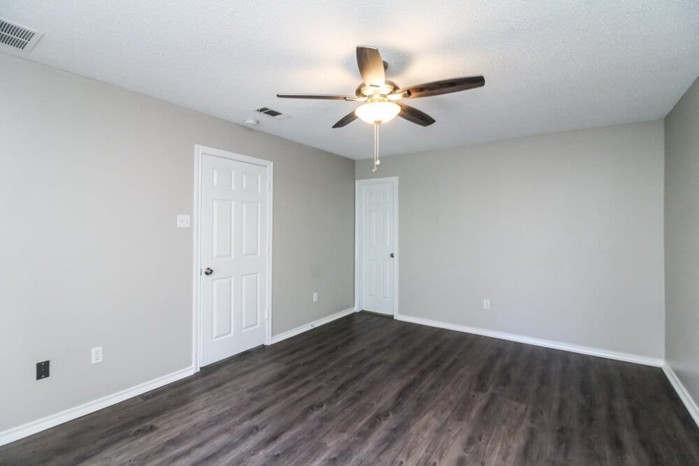 Building Photo - 834 Green Pastures Dr