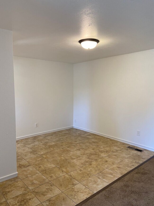 Building Photo - 355irv