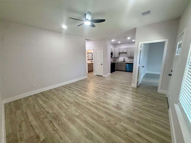 Building Photo - 9508 Quaker Ct