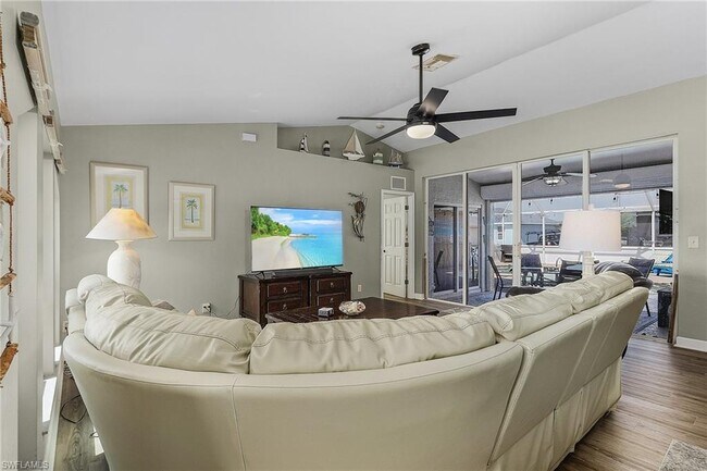 Building Photo - 703 NE 23rd Terrace