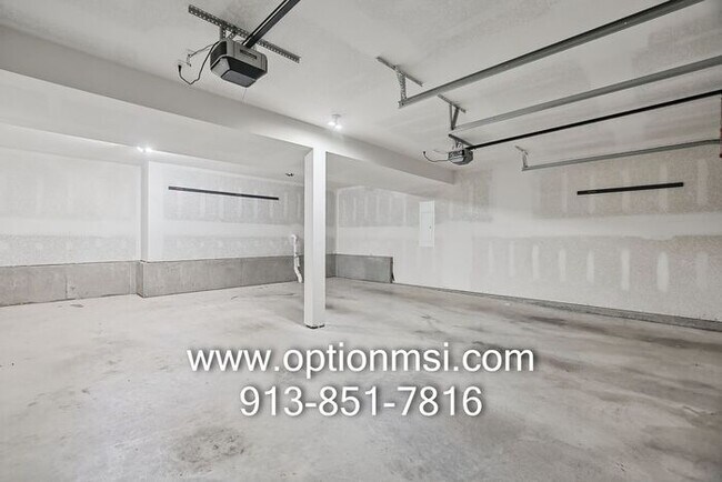 Building Photo - Beautiful 3-Bedroom Home with Modern Finishes & Fantastic Amenities!