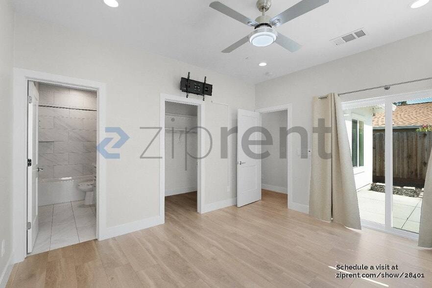 Building Photo - Unit