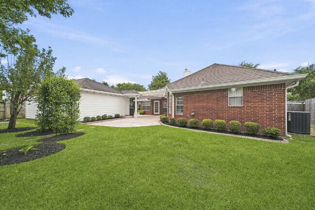 Building Photo - Refreshed 4-Bedroom in New Territory with New Paint, New Floors, and Lawn Care Included.
