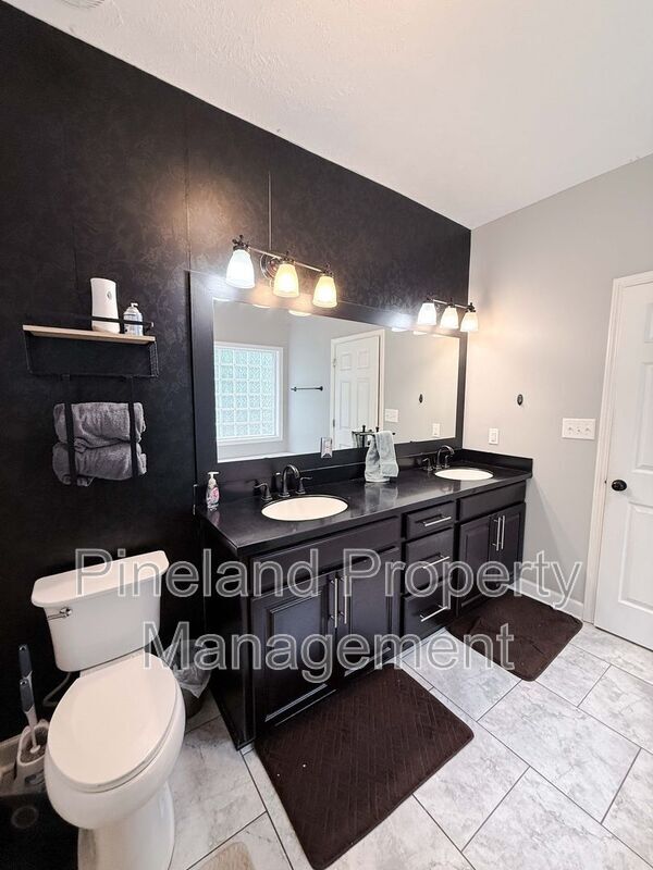 Building Photo - 229 Scarlet Oak Dr