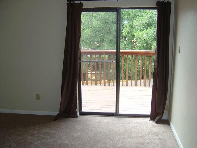 Building Photo - 1703 Horseshoe Cir
