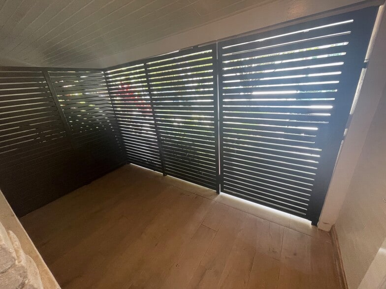 Building Photo - 2510 SW 27th St