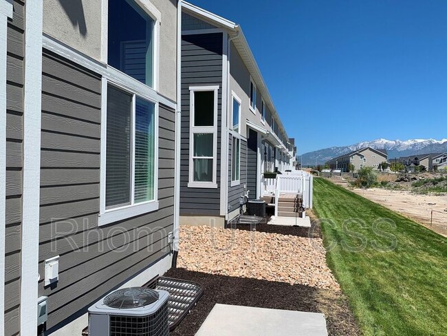 Building Photo - 552 N 260 W