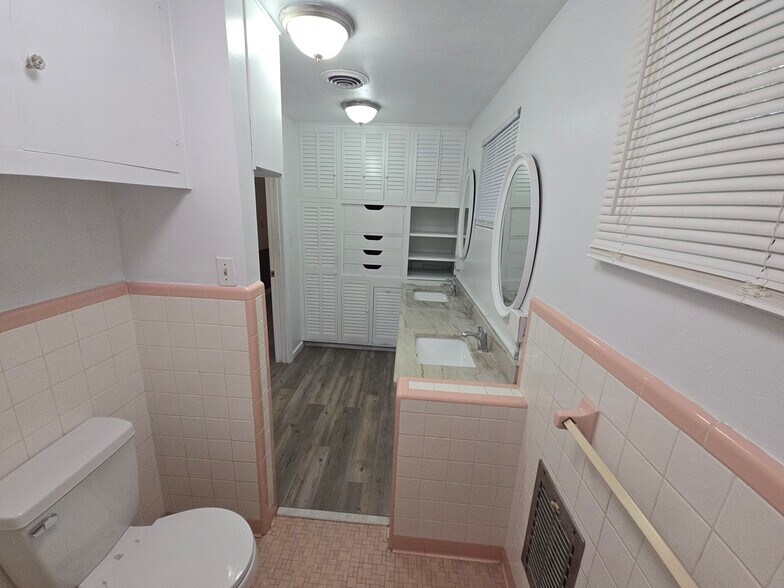 Building Photo - 714 E Crawford St