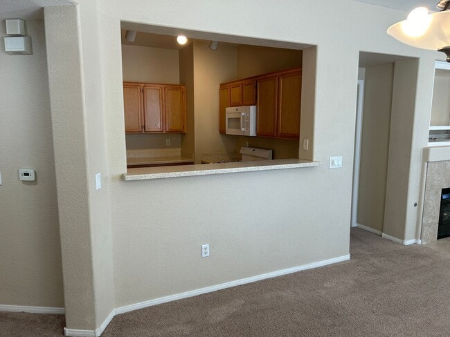 Building Photo - Rare & hard to find 2 BED & 2 BATH with ATTACHED GARAGE.