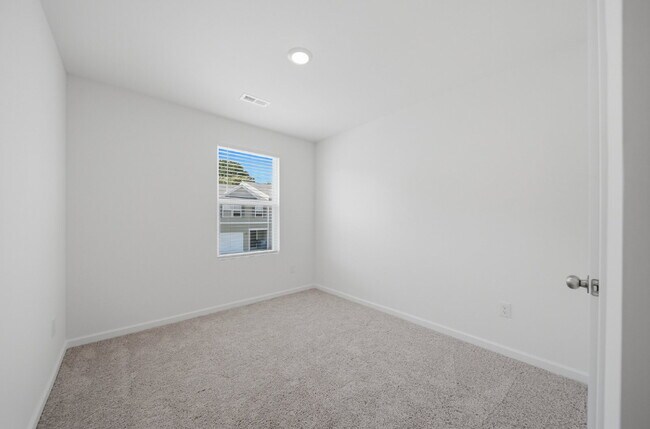 Building Photo - Modern Comfort in a Peaceful Newton Community This newly built 3-bed, 2.5-bath townhome blends mo...
